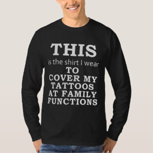 Das Shirt, das ich trage, um meine Tattoos zu bede T-Shirt