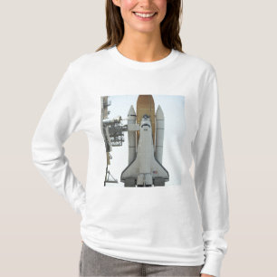 Das Space Shuttle Atlantis befindet sich auf dem L T-Shirt