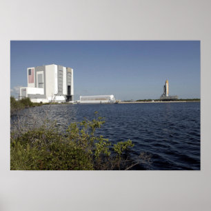 Das Space Shuttle Atlantis liegt über dem Becken. Poster