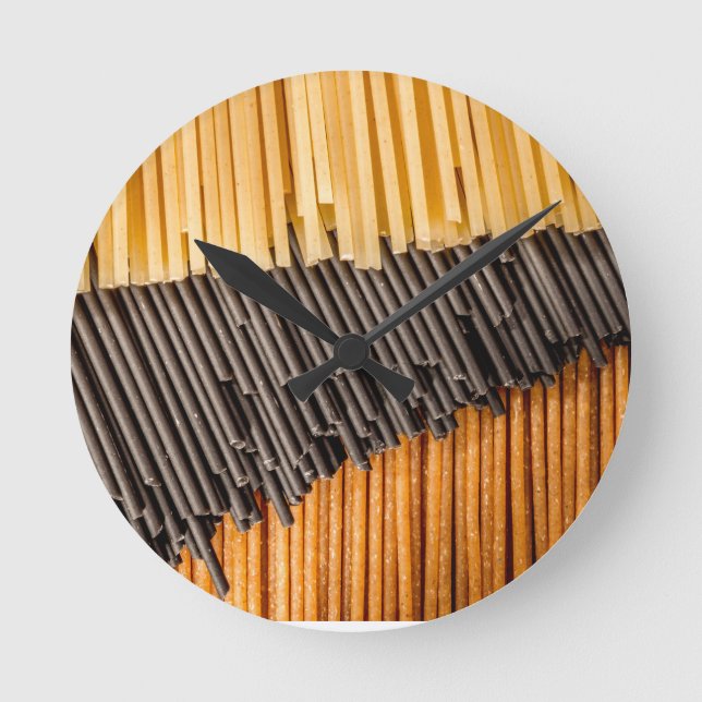 Das Spaghetti Träger Top Runde Wanduhr (Vorderseite)