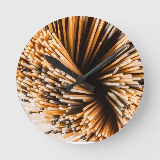 Das Spaghetti Träger Top Runde Wanduhr (Vorderseite)