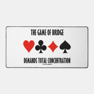 Das Spiel der Brücke erfordert totale Konzentratio Schreibtischunterlage