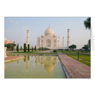 Das stille, friedliche Taj Mahal bei Sonnenaufgang