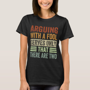 Das Streiten mit einem Narren dient nur dazu, dass T-Shirt