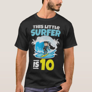 Das Surfen dieses kleinen Surfers ist 10 Jahre 10. T-Shirt