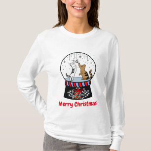 Das T-Shirt der Frau mit dem Katzenschneeball