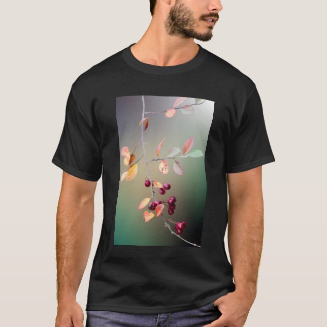 Das T-Shirt "Nature Poetic Leafy Fruit" (Vorderseite)