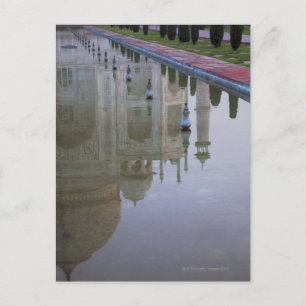 das Taj Mahal, das sich perfekt in der Stille Postkarte