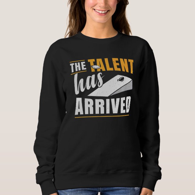 Das Talent hat das Bean Bag Cornhole erreicht Sweatshirt (Vorderseite)