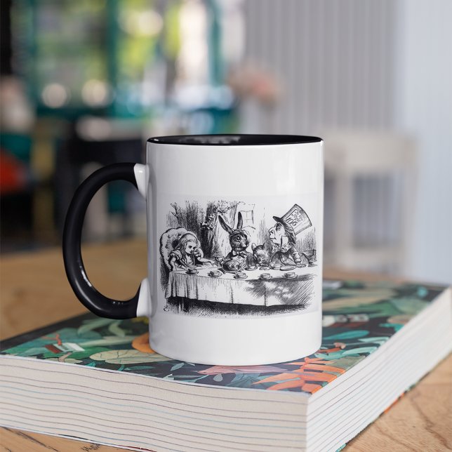 Das Tea-Party des Mad Hatter Tasse (Mug on table)