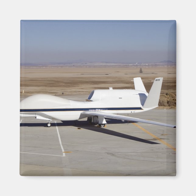 Das unbemannte Flugzeug der Global Hawk Magnet (Vorne)