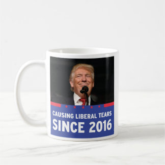 Das Verursachen des Liberalen zerreißt seit 2016 - Kaffeetasse