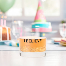 Das, was sie gesehen haben - ich glaube, Alien beg Whiskyglas