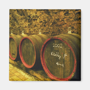 Das Weingut Kiralyudvar: Fässer mit Tokajer Wein Magnet