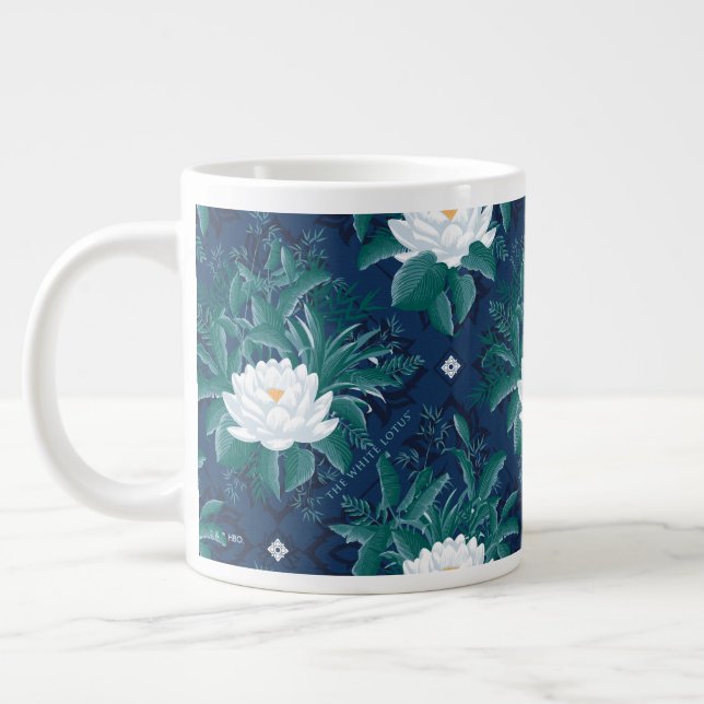 Das weiße Lotus Midnight Lotus-Muster Jumbo-Tasse (Links)