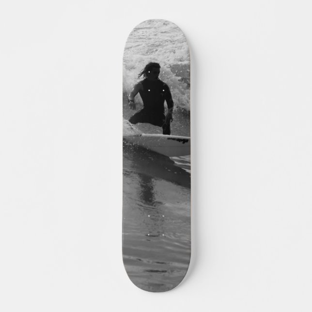Das Wellenreiten im Graustufen Skateboard (Vorne)