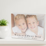 Das weltbeste Foto für Väter Holzkisten Schild<br><div class="desc">Geben Sie dem besten Papa der Welt ein elegantes,  individuelles Foto Holzkastenzeichen,  dass er jahrelang schätze. Sie können mit einem Foto personalisieren,  den Ausdruck "Der beste Vater der Welt" personalisieren und wie er adressiert wird (Papa,  Papa,  usw.),  und die Namen seiner Kinder hinzufügen.</div>