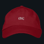 Das Wort King auf der Vorderseite vorführen Bestickte Baseballkappe<br><div class="desc">Mit dieser auffälligen roten Kappe heben Sie Ihren Look auf und zeigen das Wort "König", das auf der Vorderseite fein bestickt ist. Aus langlebigen, hochwertigen Stoffen gefertigt, bietet es eine einzigartige Mischung aus Stil und Komfort, mit einem verstellbaren Gurtband für eine maßgeschneiderte Passform. Ein unverwechselbares Stück für diejenigen, die ihr...</div>
