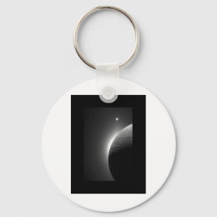 Das wunderschöne Bild der NASA, der Mond leuchtet  Schlüsselanhänger