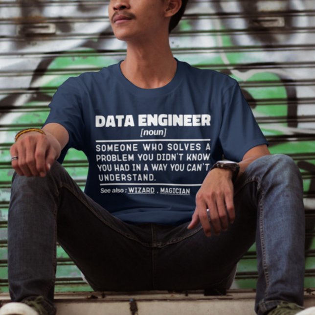 Data Engineer Noun Cool Computing Specialist Funny T-Shirt (Von Creator hochgeladen)