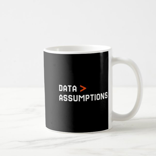 Data over assumptions funny tech analyst scientist kaffeetasse (Rechts)