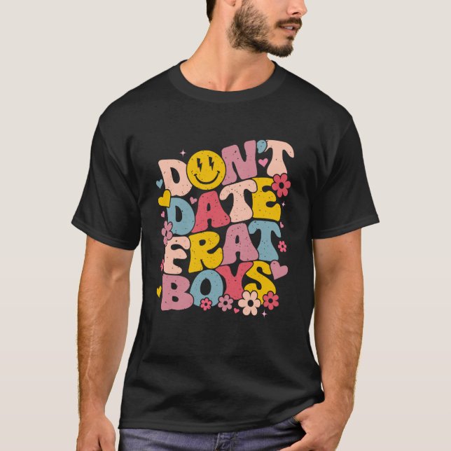 Date Frat Boys Funny Preppy Trendy Studentinnenver T-Shirt (Vorderseite)
