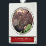 Dated Christmas Horse Foto Personalisiert Metallic Banner-Ornament Silber<br><div class="desc">Silber metallische personalisierte Pferdeschmuck mit Ihren Namen und Jahr,  perfekt für Pferdebesitzer,  Liebhaber oder Hausmeister oder als Teil eines Pferdegeschenks.</div>