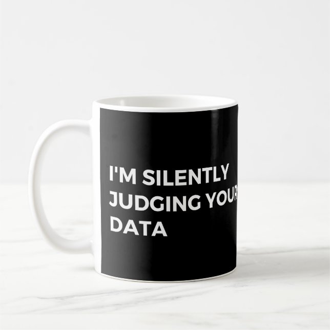 Datenanalyst: Ich beurteile Ihre Daten leise Kaffeetasse (Links)
