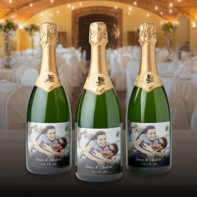Datum des personalisierten Fotos (Personalized Photo Script Name Date Modern Sparkling Wine Label)