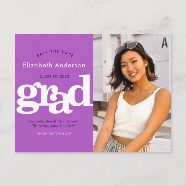 Datum lila Abschluss Foto fett formatiert Typograf Einladungspostkarte (Vorderseite)