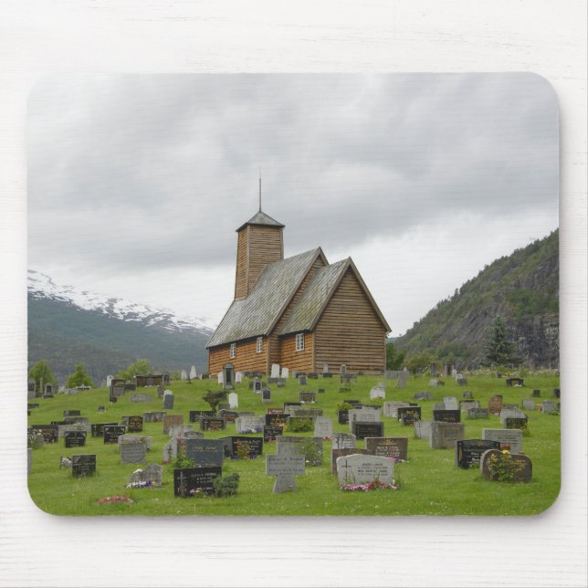 Daubekirche mit Friedhof in Norwegen mousepad (Vorne)