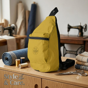 Dauerhafte M Gold Cut Sling Tasche mit Logodruck