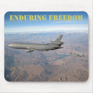 Dauernd Freedom a KC-10 tankt ein FA-18 Mousepad