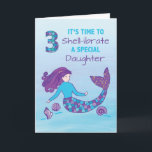 Daughter 3. Geburtstag Funkelnd Look Mermaid Karte<br><div class="desc">Am 3. Geburtstag Ihrer Tochter wird diese lustige Meerjungfrau-Karte sie begeistern! Mit lila,  aquamarin,  rosa und blau hat eine Meerjungfrau Glitzern auf ihrem Schwanz,  ihren Haaren und auf den Muscheln digital erschaffen. Eine große Zahl 3 erzählt die Geschichte ihres Geburtstagsjahrs - als ihr "Muschel-Ibrate" euer ganz besonderes kleines Mädchen!</div>