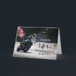 Daughter Geburtstag auf Kurs Karte<br><div class="desc">Das Leben ist eine kurvenreiche Straße so schlank in ... und umarmen Sie jede Kurve zu einem sehr glücklichen Geburtstag. Motorrad-Geburtstagskarte für eine Tochter mit einer Motorradlerin auf einer Kurve in der Straße. Rosa Luftballons sind auf dem Motorrad für ein festliches Bild angebracht. Art, Bild und Vers Copyright © Shoaff...</div>