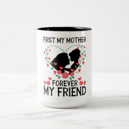 Daughter Kissing Mom – First My Mother Zweifarbige Tasse