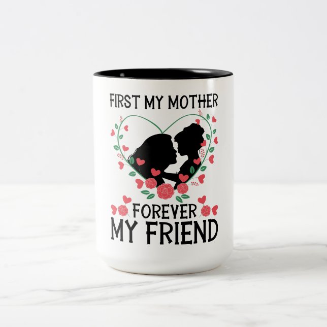 Daughter Kissing Mom – First My Mother Zweifarbige Tasse (Mittel)