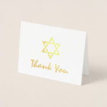 Davidsstern Schläger-Bar Mitzvah danken Ihnen Gold Folienkarte<br><div class="desc">Showdankbarkeit in Richtung zu Ihren speziellen Gästen für das Feiern mit Ihnen, indem sie ihnen personalisiertes Goldfolien-Bar mitzvah schickt, danken Ihnen Karten! Der moderne, stilvolle und minimale Anmerkungskartenentwurf stellt einen gesponnenen jüdischen Stern dar, oder David-Symbol und ein Handschriftsskript "danken Ihnen" im wirklichen Goldvereiteln. Dieses danken elegantes Bar mitzvah Ihnen kardiert...</div>