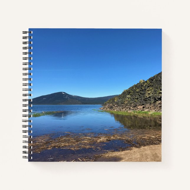 Davis Lake mit Lava Rocks, OR Notizbuch (Vorderseite)
