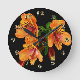 Day Lilies - Orange blühende Petals Feather Runde Wanduhr