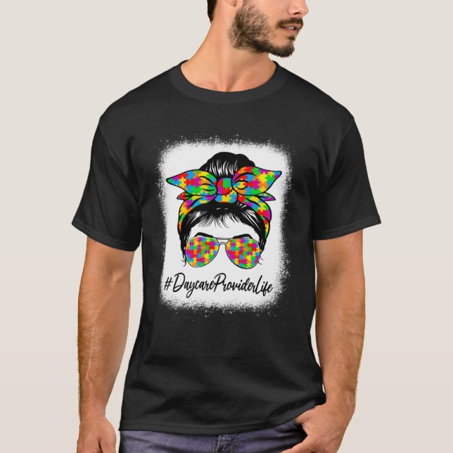 Daycare Provider Messy Bun Supporting Autism Aware T-Shirt (Vorderseite)