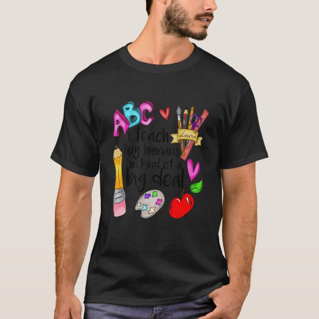 Daycare Teacher I Teach Tiny Humans I'm Kind Of Bi T-Shirt (Vorderseite)