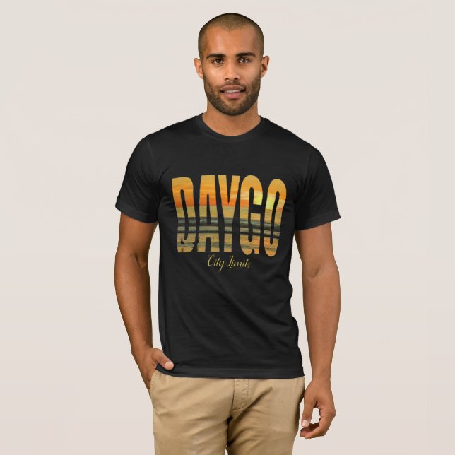 Daygo (Stadt-Grenzen) das T-Shirt/das Schwarze T-Shirt (Vorne ganz)