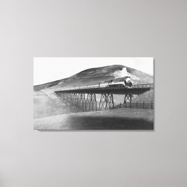 Daylight Limited Bahn über Tressel Leinwanddruck (Vorderseite)