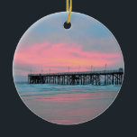 Daytona Keramikornament<br><div class="desc">Schönes Einzelteil mit einem bewölkten Morgen mit einem Sonnenaufgang am Daytona Beachhauptstraßen-Pier in Florida mit hübschen rosa Farben.</div>