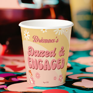 Dazed and verlobt groovy Retro daisy bachelorette Pappbecher