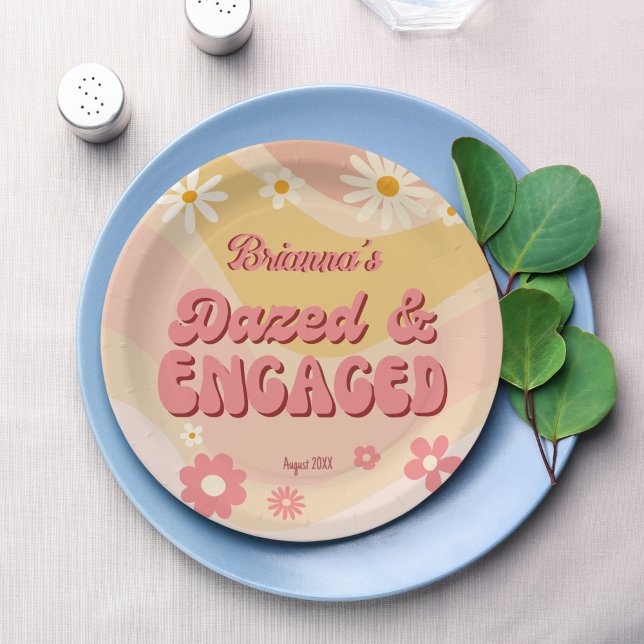 Dazed and verlobt groovy Retro daisy bachelorette Pappteller (Dazed and engaged groovy retro daisy bachelorette party personalized printed paper plates)