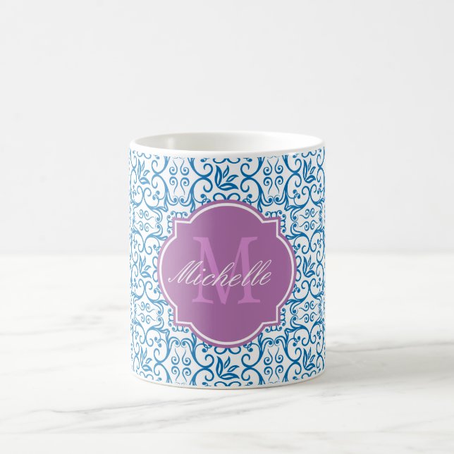 Dazzling Blue Damask Monogram Tasse (Mittel)