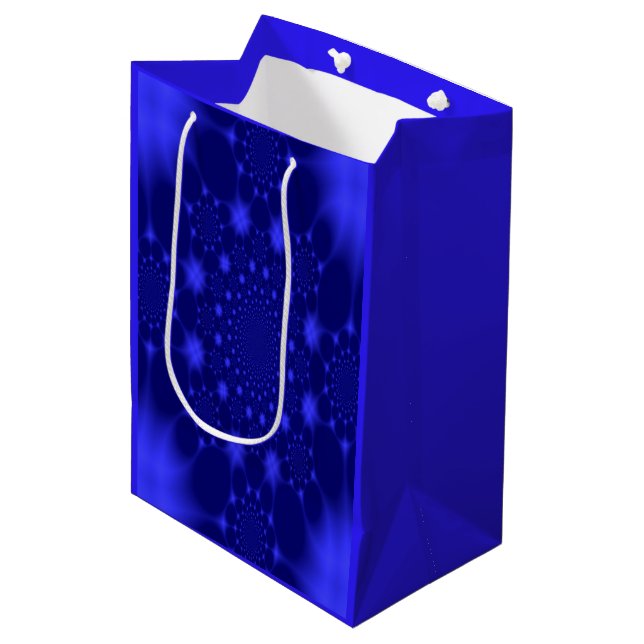 Dazzling Blue Mittlere Geschenktüte (Vorderseite Schrägansicht)