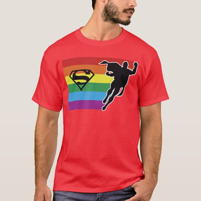 DC Comics Pride Justice League Superman Pride Flag T-Shirt (Vorderseite)